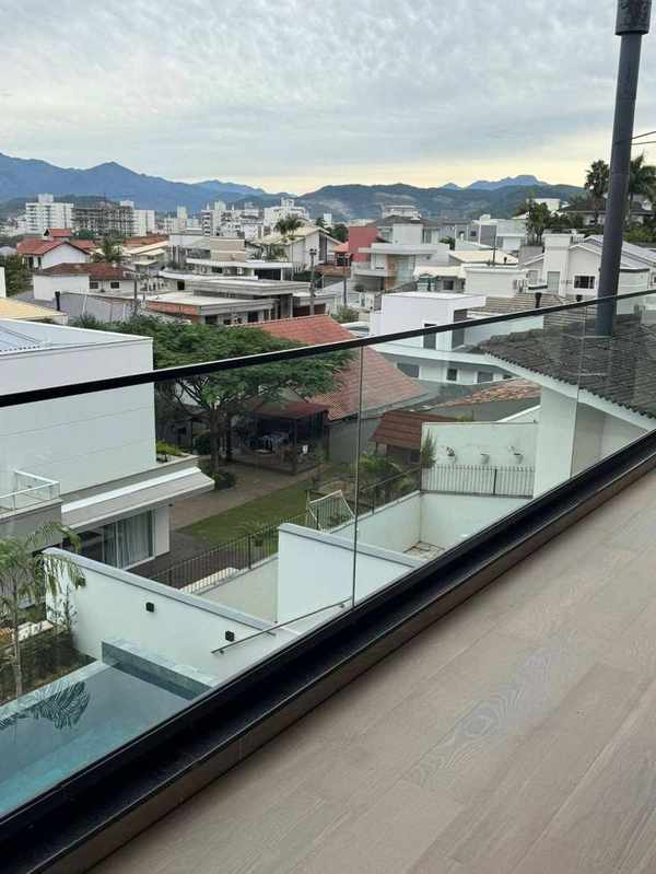 Guarda corpo Aluguard varanda com vista para a cidade