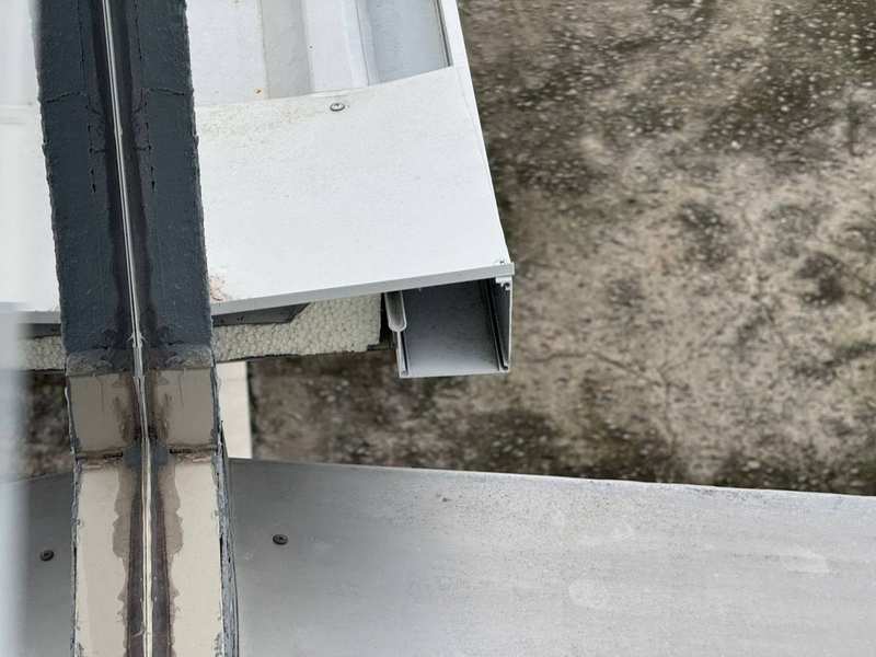 Detalhe perfil calha alumínio Alusupra