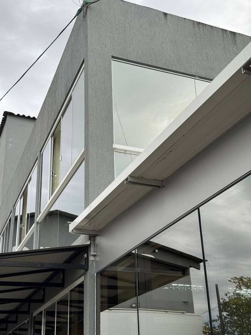 Calha alumínio fachada residencial
