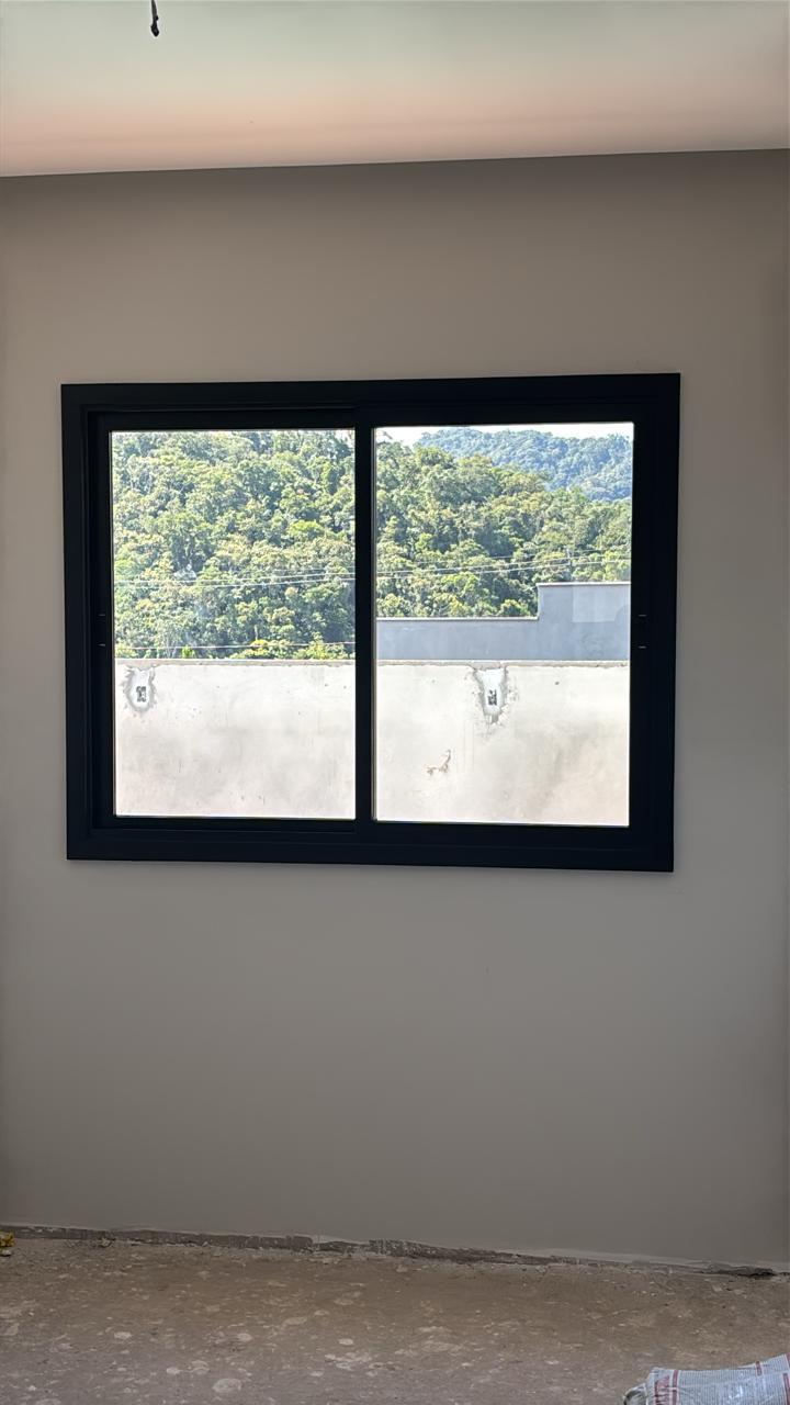 Linha Suprema / L.25 Alusupra