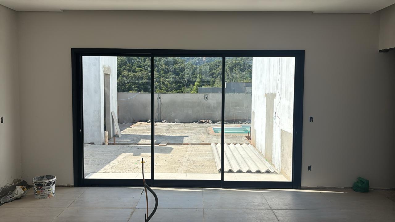 Linha Suprema / L.25 Alusupra